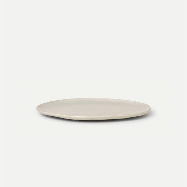 Flow Plate Large Off-White Speckle 手工陶瓷餐碟 大號 Ferm Living
